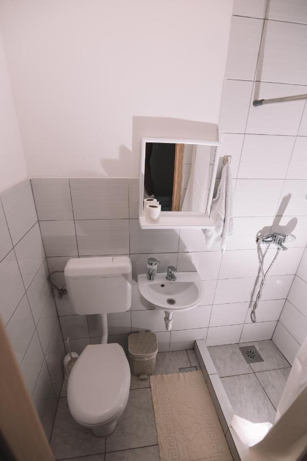 De Lux Apartment & Rooms Emilia Banja Luka Exteriör bild