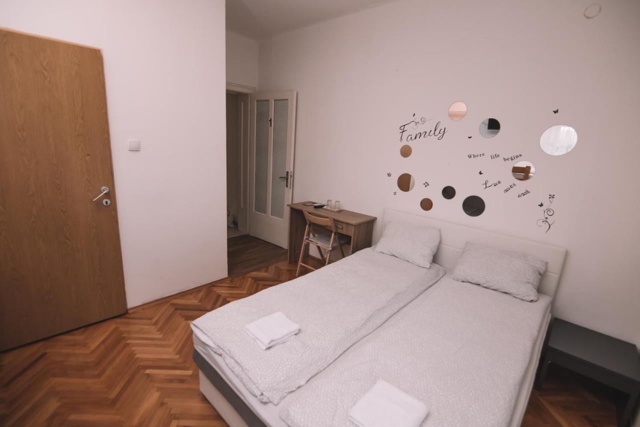 De Lux Apartment & Rooms Emilia Banja Luka Exteriör bild