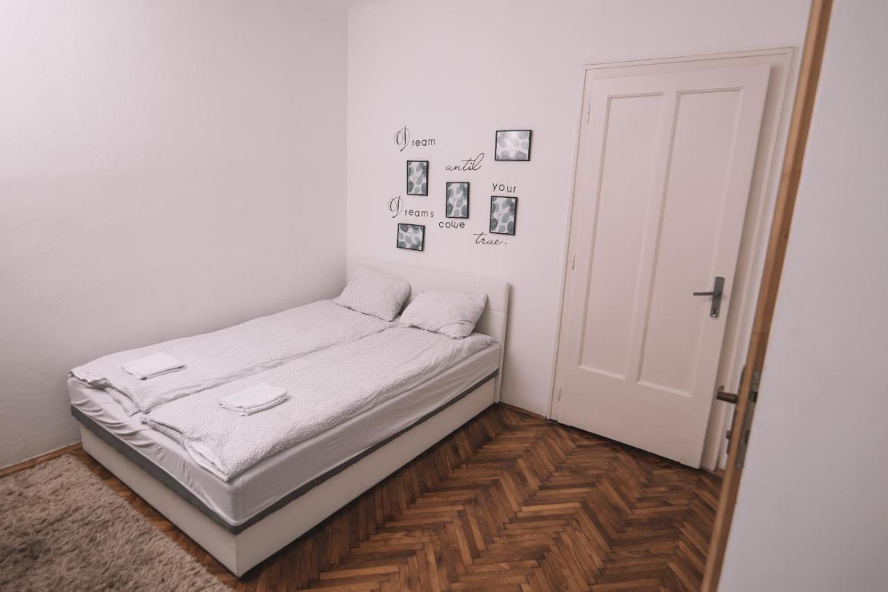 De Lux Apartment & Rooms Emilia Banja Luka Exteriör bild
